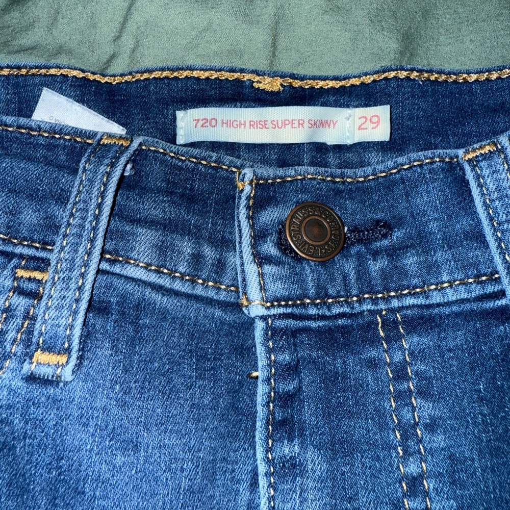 Levi's Women's High Rise Jeans in Classic Blue